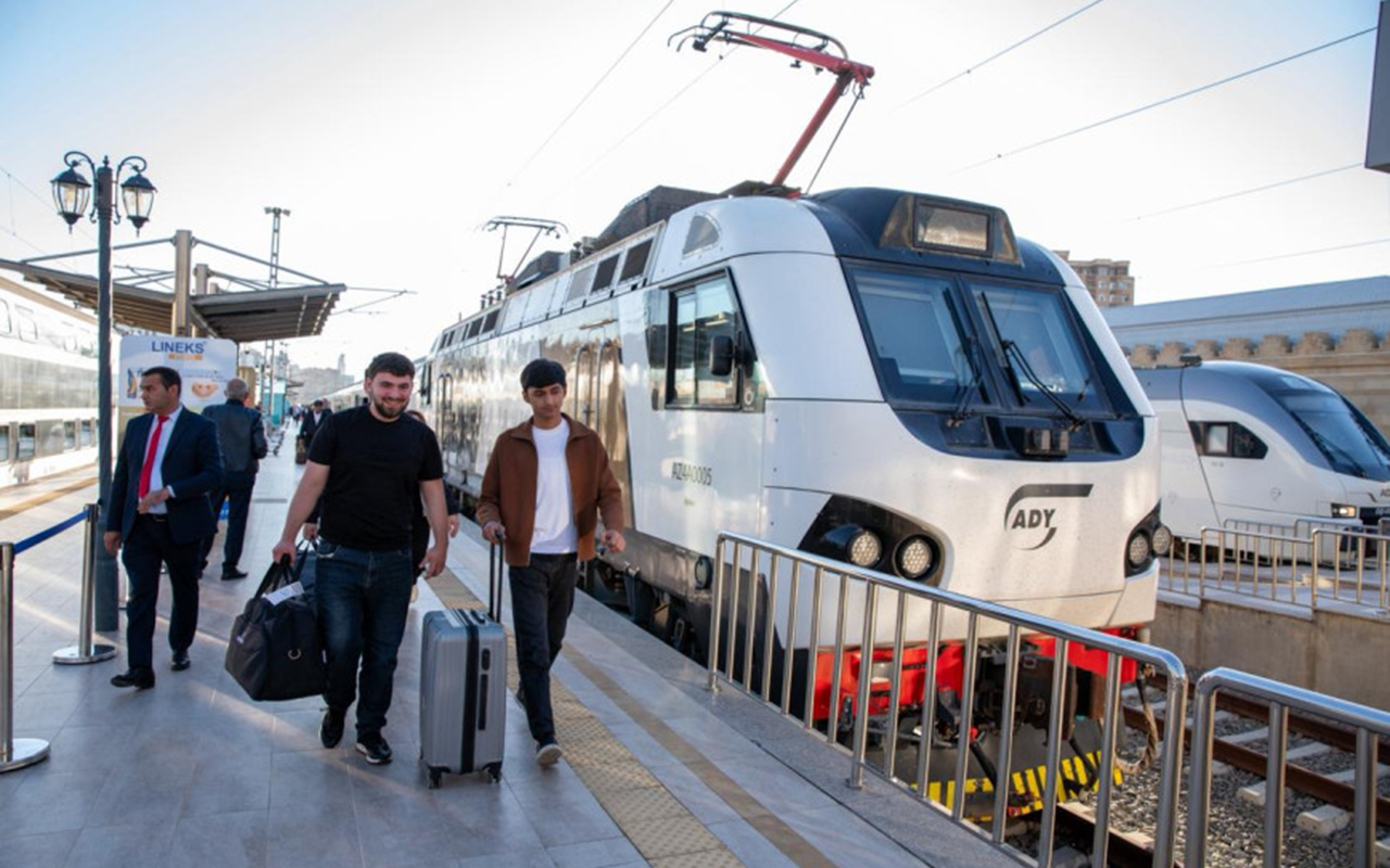 Bakı–Tbilisi–Bakı qatarlarında sərnişin sayı artırılır – Yeni vaqonlar və daha sərfəli biletlər istifadəyə verilir