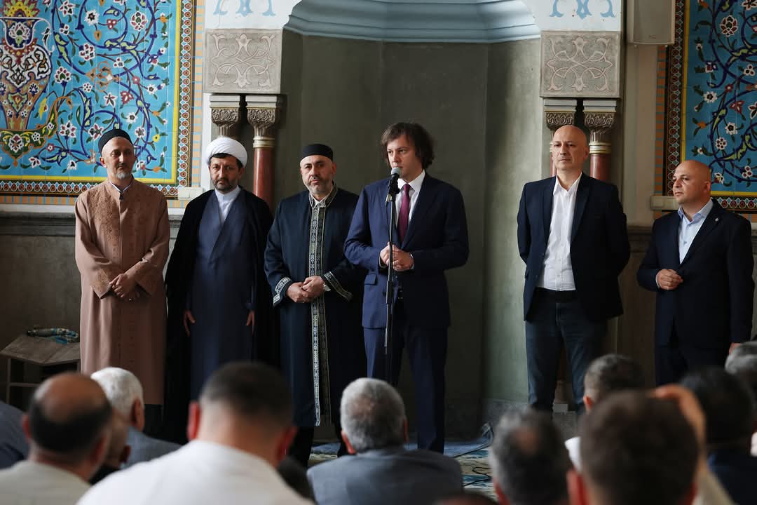 İrakli Kobaxidze Qurban bayramı münasibətilə Tbilisi cümə məscidində olub
